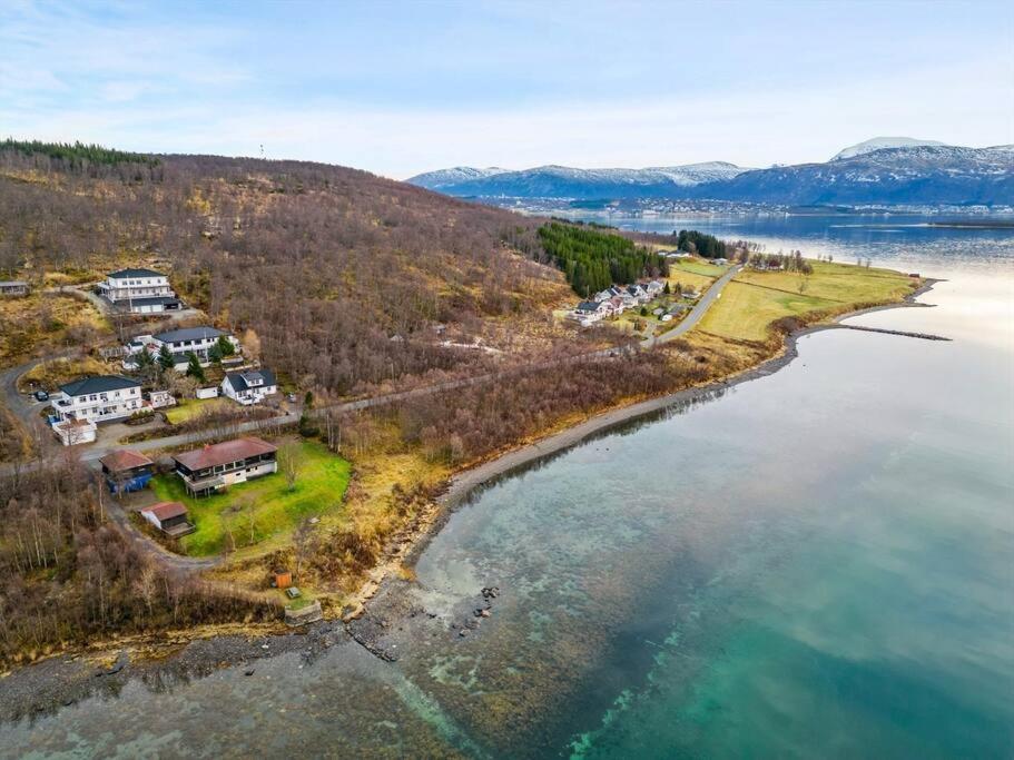 Hus Med Egen Strandlinje Tromso Bagian luar foto