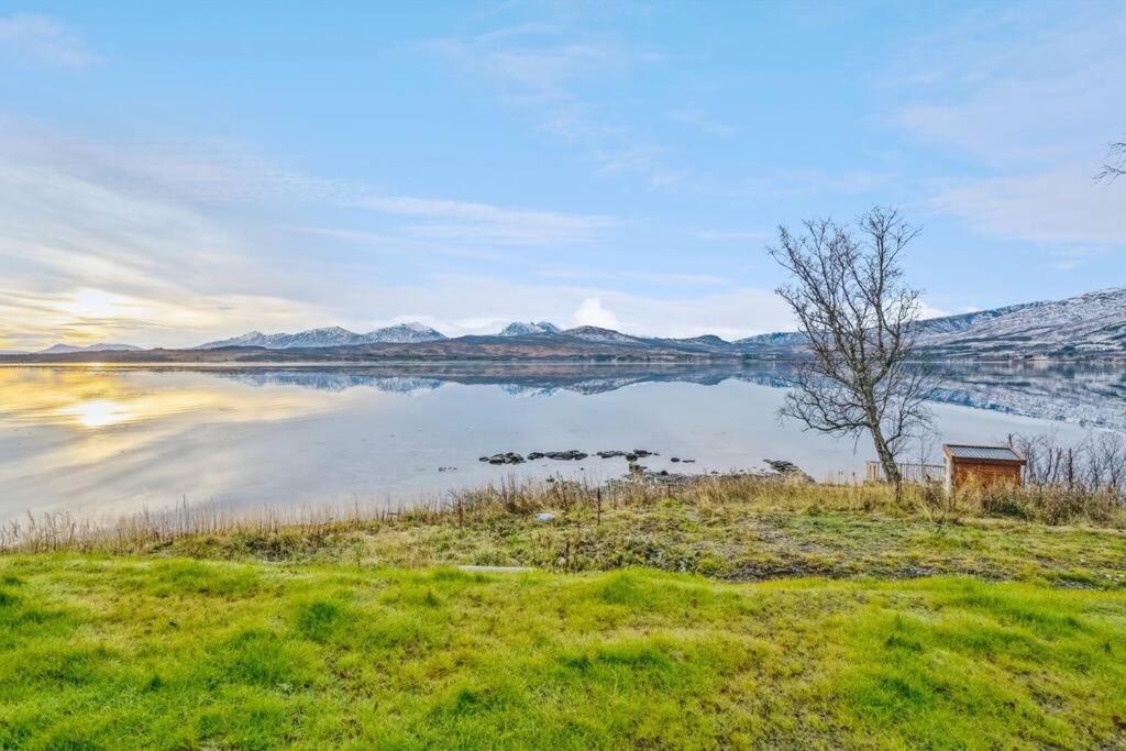 Hus Med Egen Strandlinje Tromso Bagian luar foto