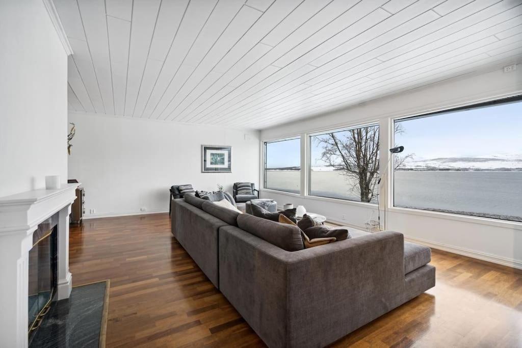 Hus Med Egen Strandlinje Tromso Bagian luar foto