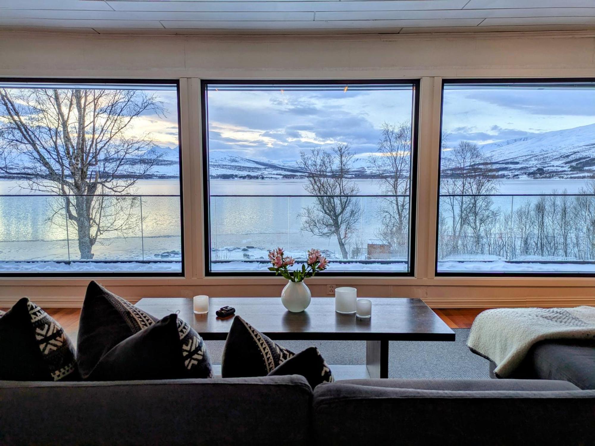 Hus Med Egen Strandlinje Tromso Bagian luar foto